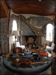Interior de la casa de Neruda y objetos personales, en La Isla Negra.